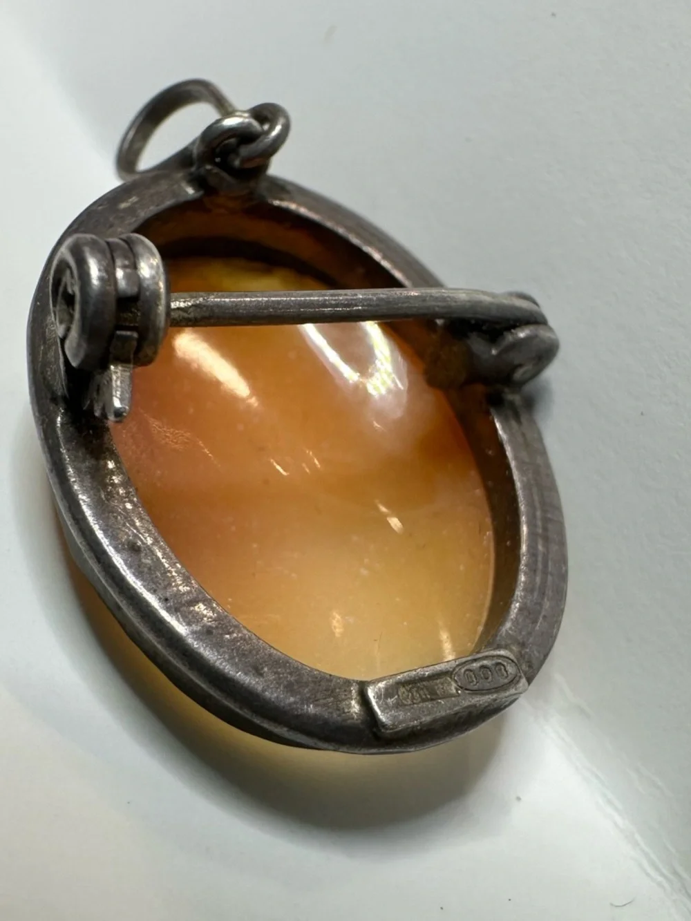 Vintage cameo pin/pendant